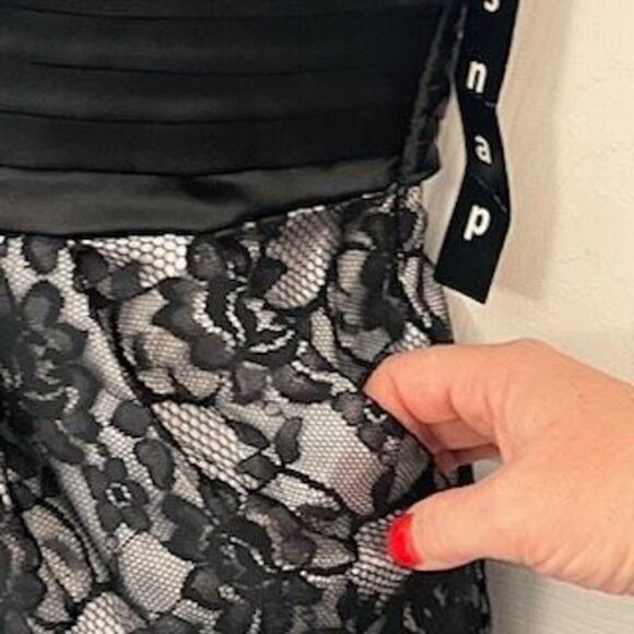 Snap Black and Lace Strapless Party Dress. Size Junior's 11 - Picture 6 of 9